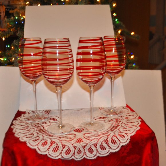 Home Collection Other - Home Collection 4 Red Swirl Wine Glasses 10" Tall